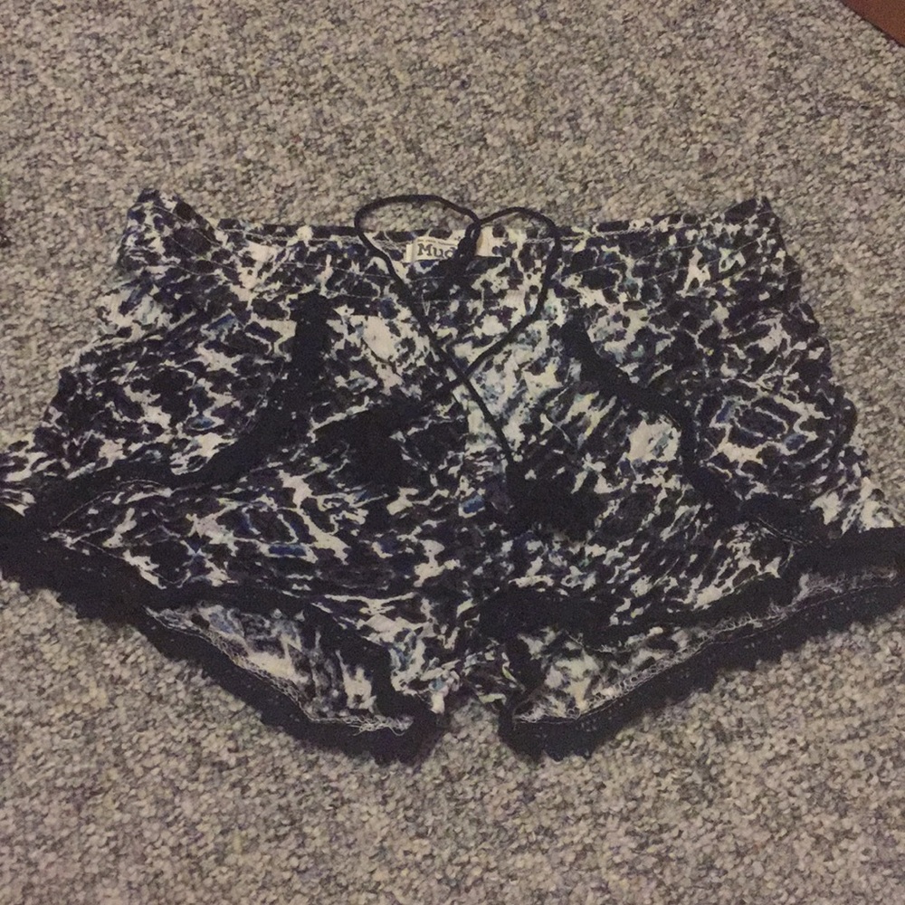 Mudd Shorts • S